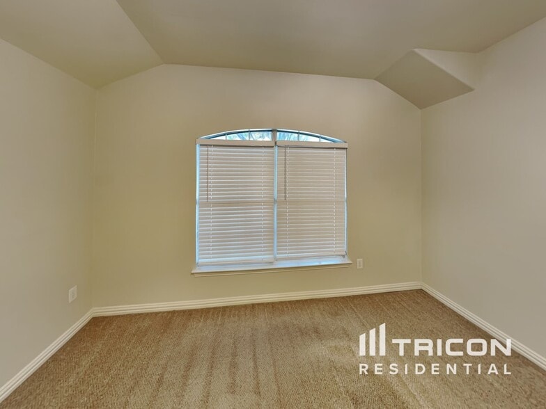 Building Photo - 607 Pewitt Ln