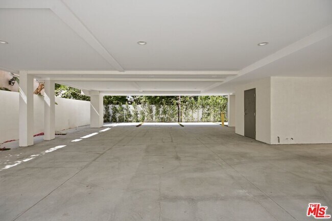 Building Photo - 11615 Burbank Blvd