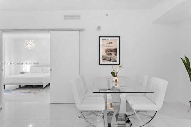 Building Photo - 1010 Brickell Ave
