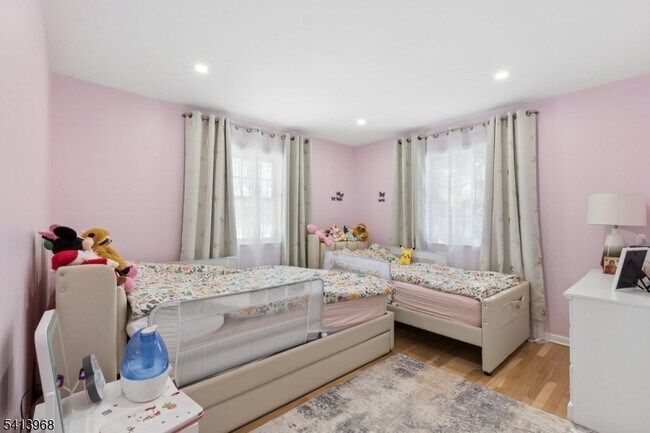 Building Photo - 11 Lewis Ln