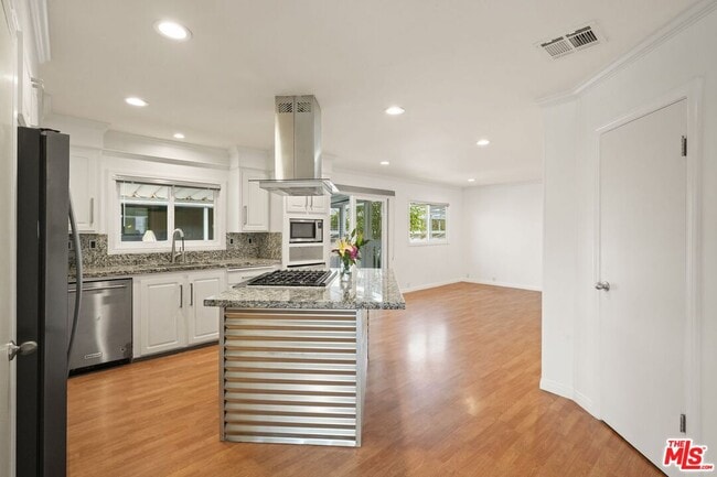 Building Photo - 29500 Heathercliff Rd