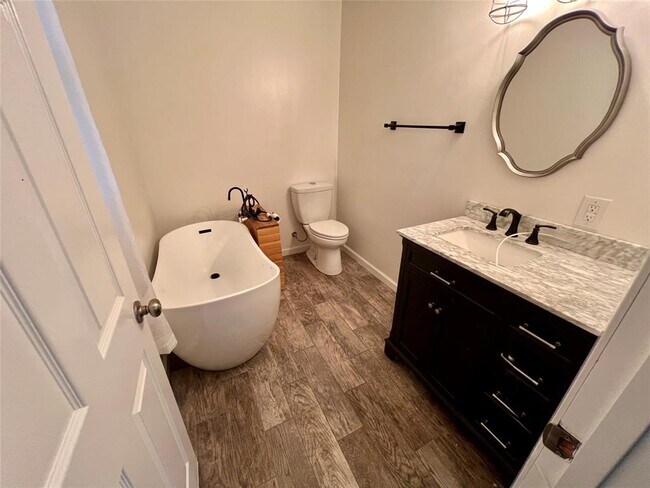 Building Photo - 795 Vogel Dr