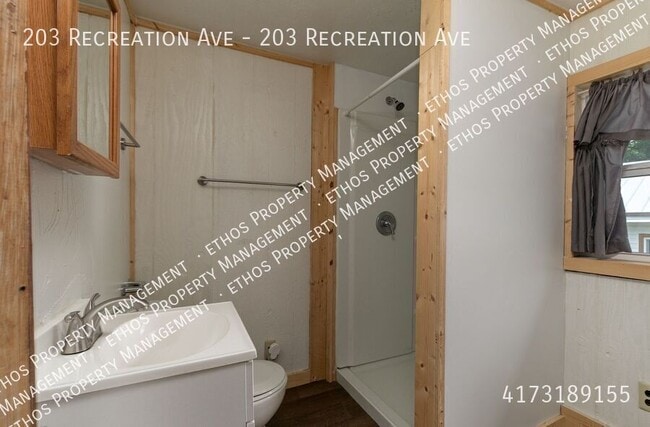 Building Photo - 203 Recreation Ave