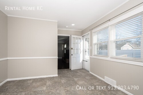 Building Photo - 5521 W 98th Pl