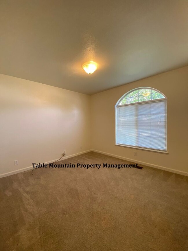 Building Photo - 29 Ridge Line Ct