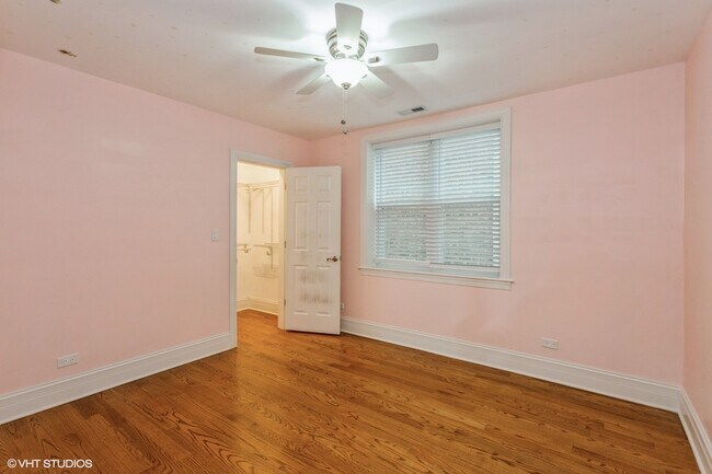 Building Photo - 6427 N Albany Ave