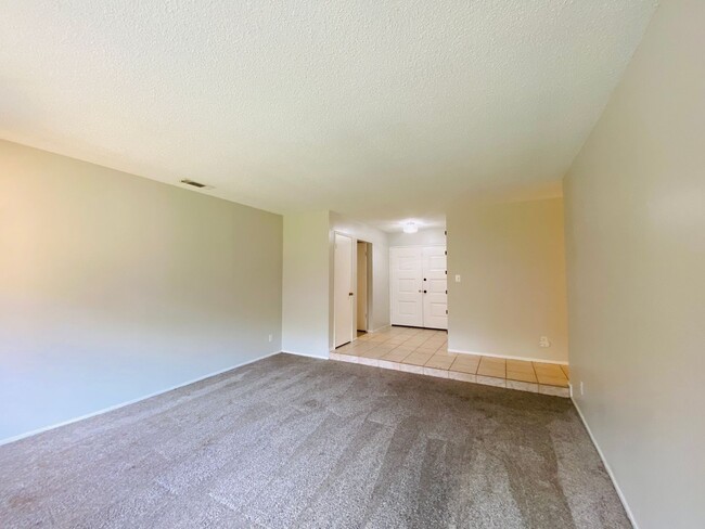 Building Photo - $2,100 Charming 3 Bedroom Home With 2 Livi...