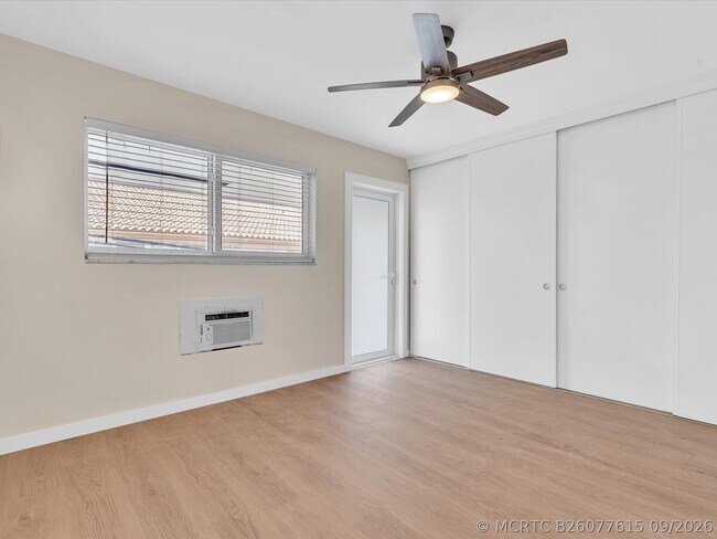 Building Photo - 2020 NE 51st Ct