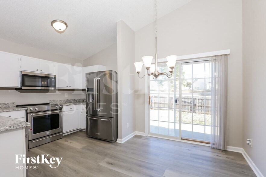 Building Photo - 4952 Silverdene St