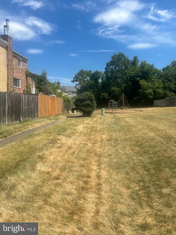 Building Photo - 7415 Rhondda Dr