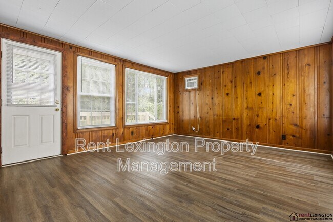 Building Photo - 541 Sheridan Dr