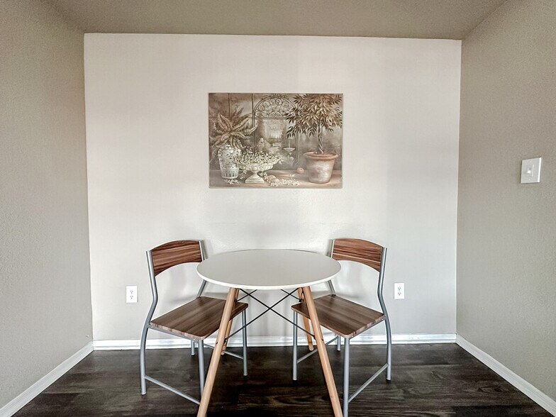 Building Photo - 6225 Saratoga Blvd