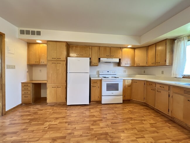 Building Photo - 3170 Asbury Rd