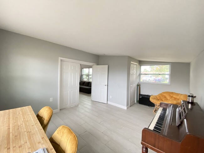 Building Photo - Bright and Updated 4-Bedroom Retreat in th...