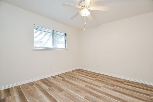 Building Photo - 162 Bluebonnet St