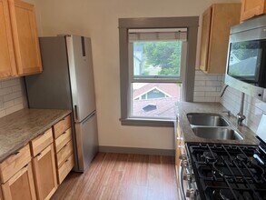 Building Photo - 7204 Elmwood Ave