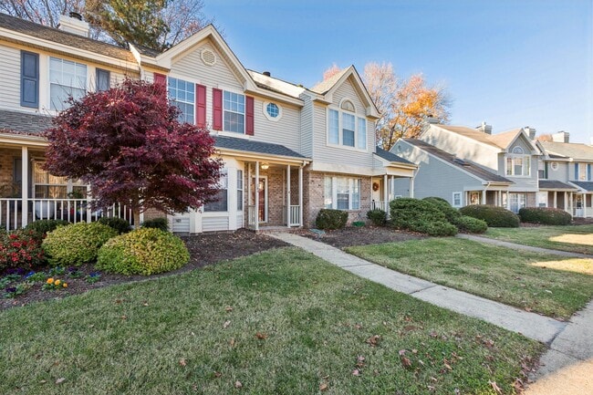 Building Photo - Hampton Townhouse-Move in Quick