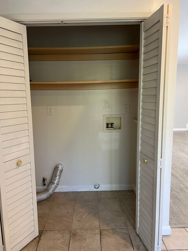 Building Photo - 1162 Raymond Ave