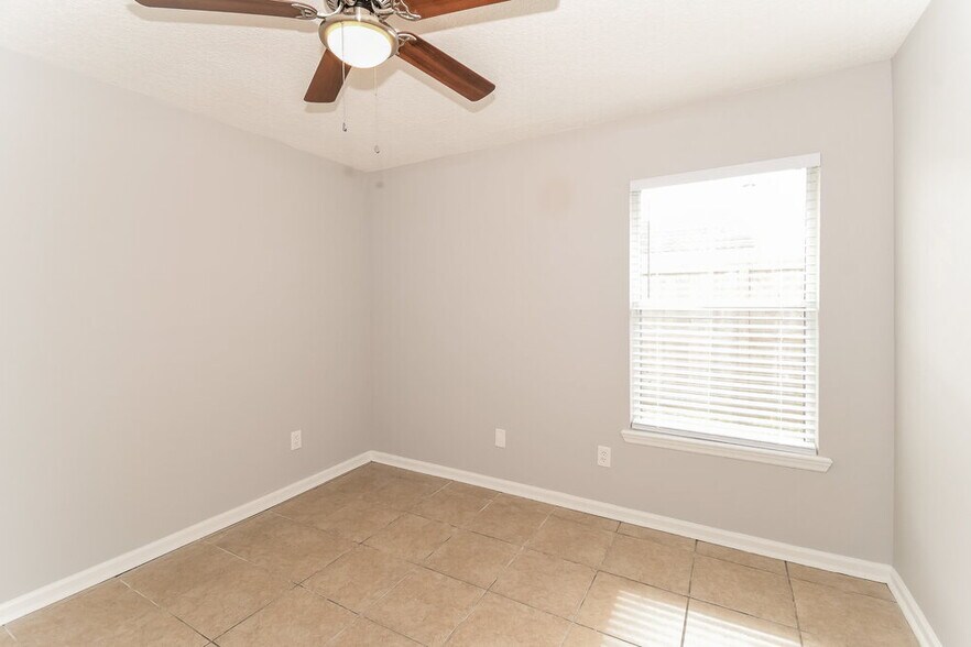 Building Photo - 1566 Hope Valley Dr