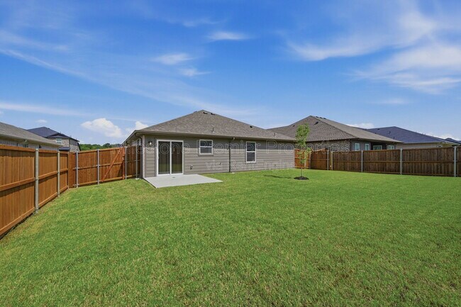 Building Photo - 1819 Boxwood Dr