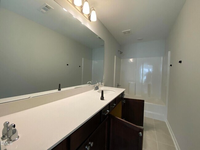 Building Photo - 17 Red Crabapple Ct
