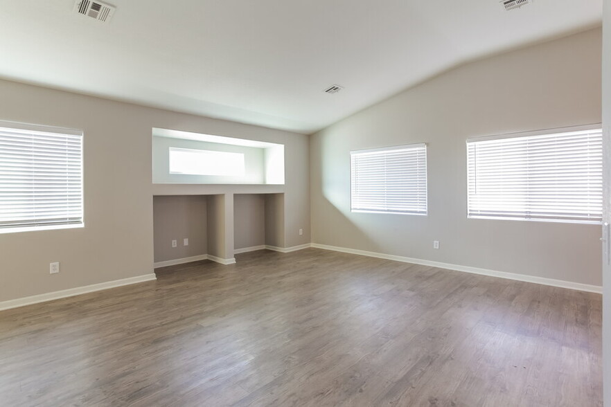 Building Photo - 5321 Clover Blossom Ct