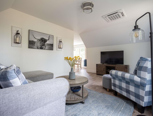 Building Photo - 37 Main Rd N