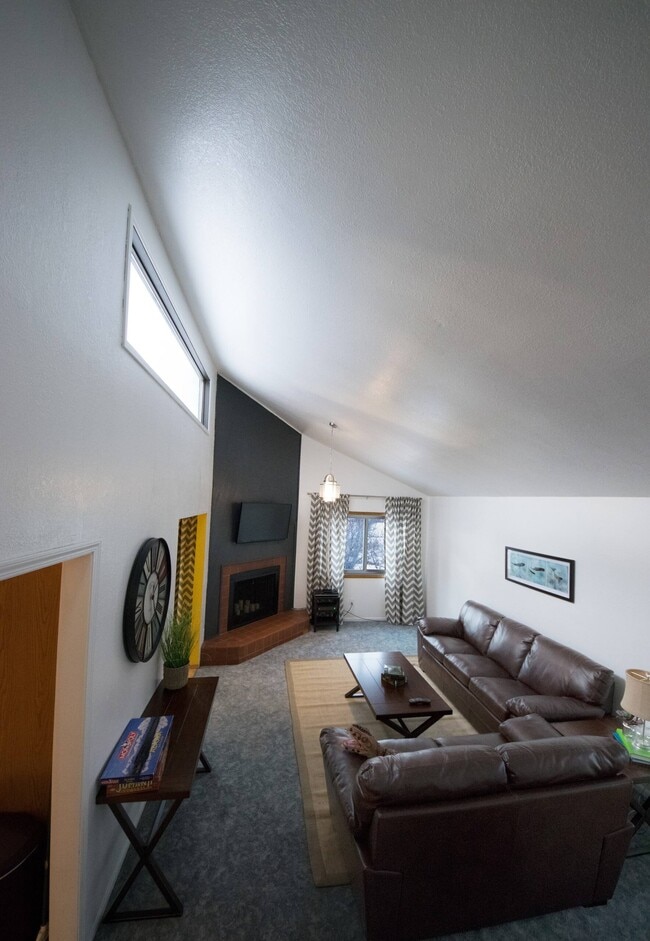 Building Photo - 2370 Canary Ct