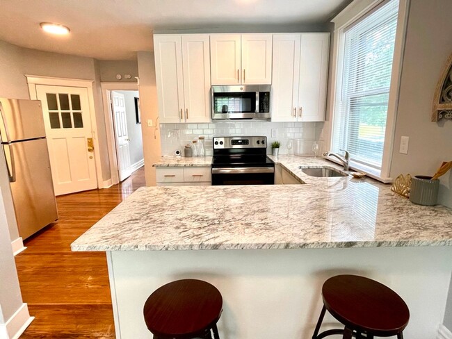 Building Photo - 4560 Flad Ave