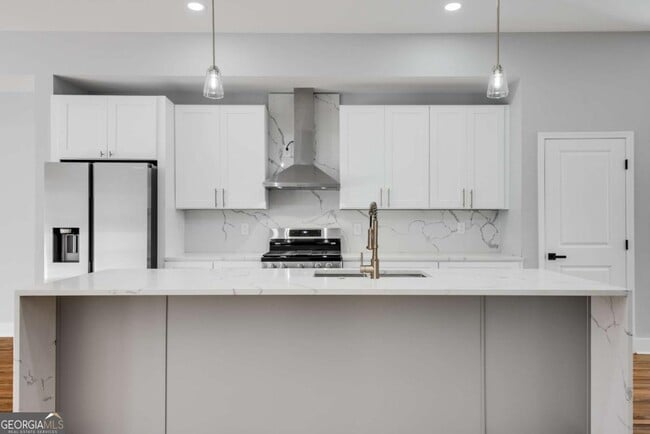 Building Photo - 2150 Essex Ave SW