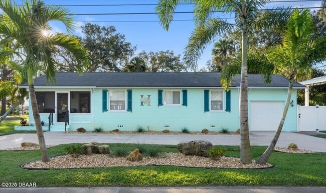 Building Photo - 1146 Riverside Dr