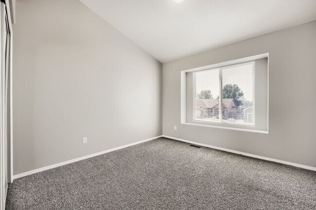 Building Photo - 5632 Marabou Way