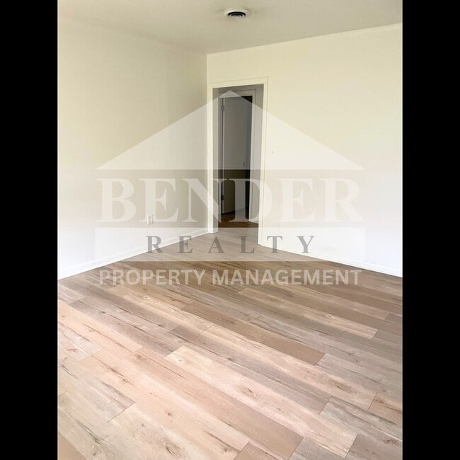 Building Photo - DUPLEX IN THE CITY