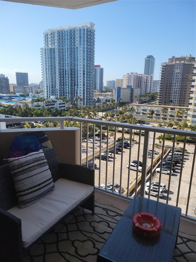 Building Photo - 1980 S Ocean Dr