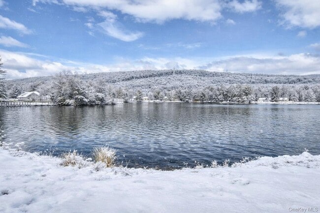 Building Photo - 404 Mountain Laurel Dr