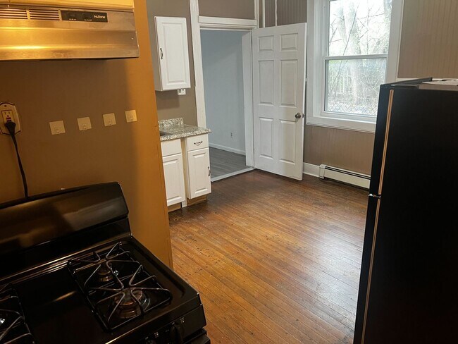 Building Photo - 138 Morton Ave