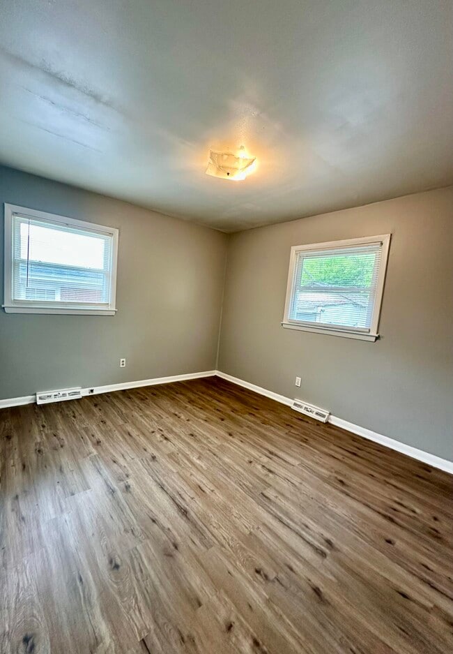 Building Photo - 749 Terrace View Dr