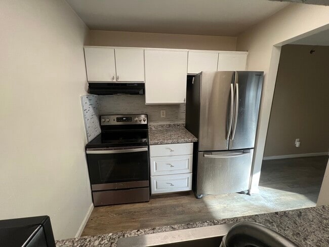 Building Photo - 2 Banyan Wood Ct