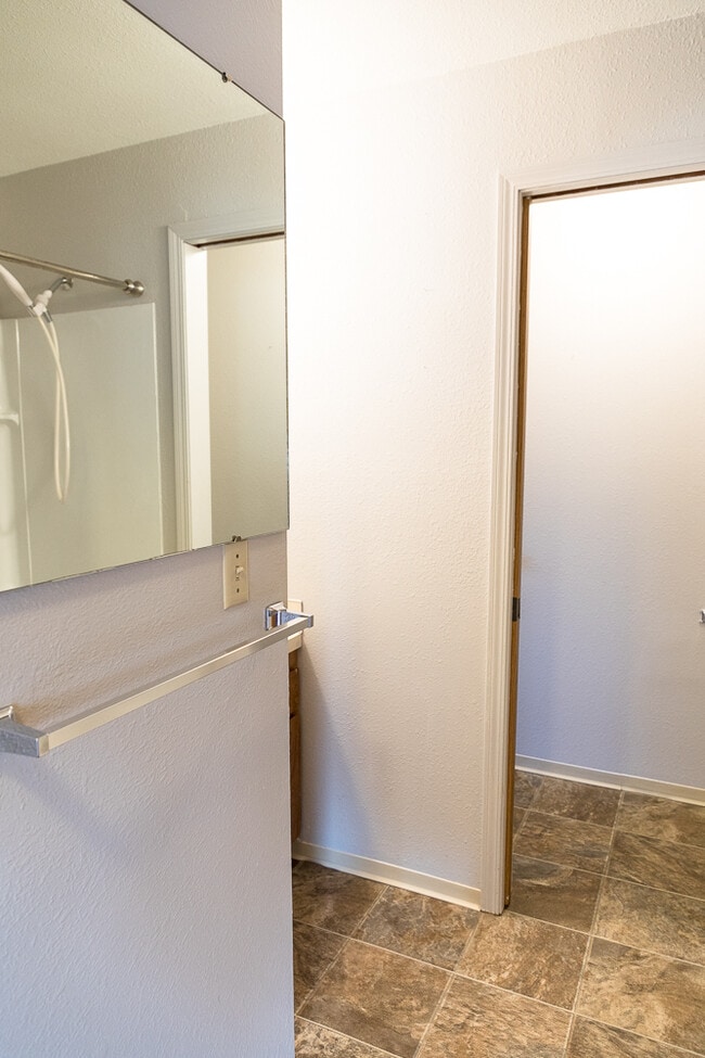 Building Photo - 1158 SW 14th Ave