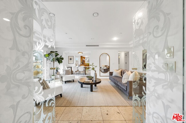 Building Photo - 871 Granville Ave