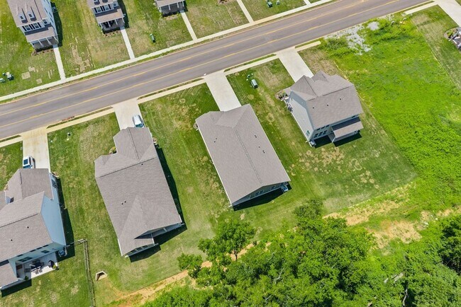 Building Photo - 1145 Ross Farms Blvd