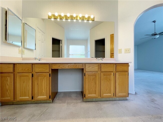 Building Photo - 420 Crater Ct