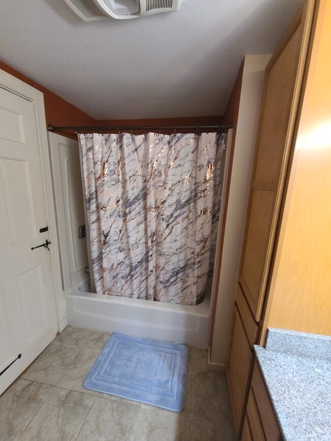 Building Photo - 6 Cherry Hill Dr