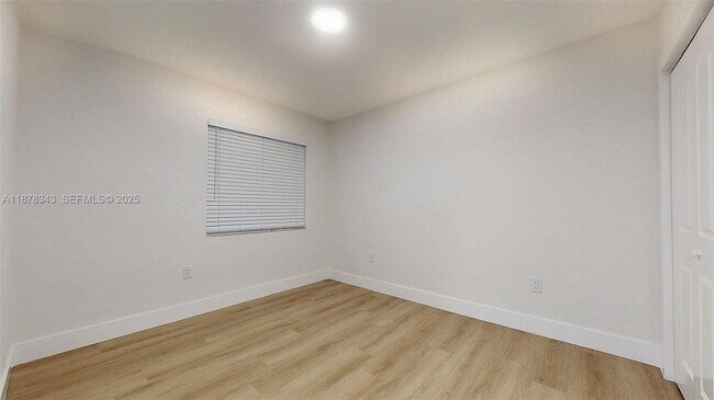 Building Photo - 567 SW 3rd St