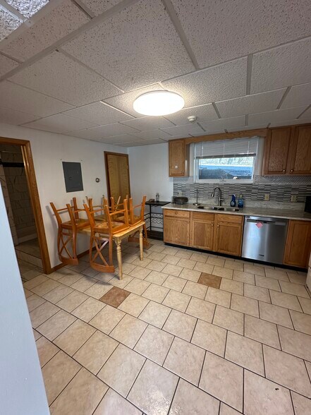 Building Photo - 105 Catherine St