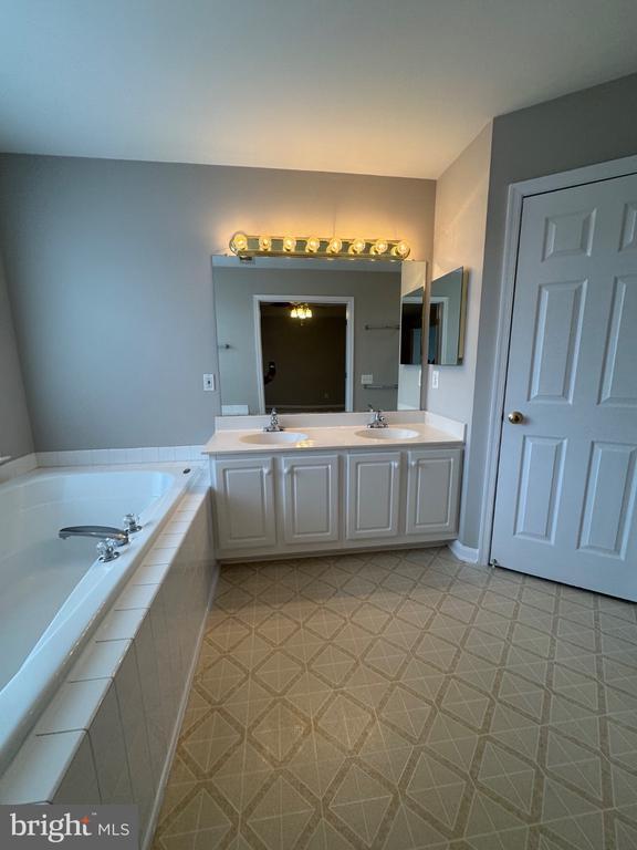 Building Photo - 45776 Mountain Pine Square