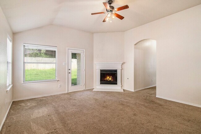 Building Photo - Charming 4-Bedroom, 2-Bathroom Home