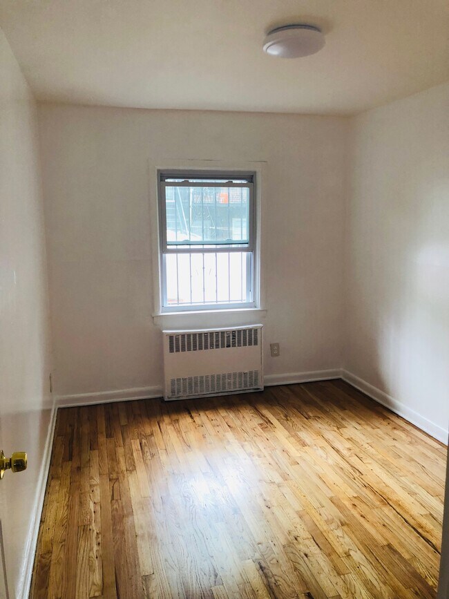 Building Photo - 2336 92nd St