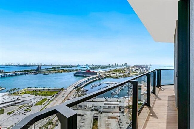 Building Photo - 398 NE 5th St