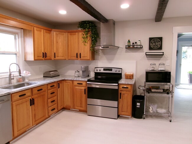 Building Photo - 3 Talbot Ave